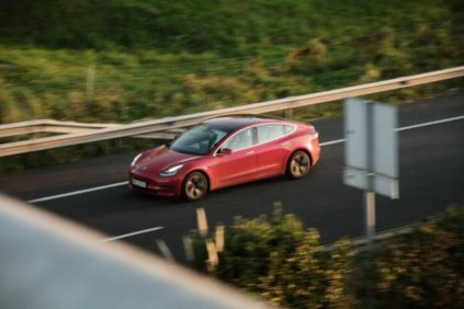 Tesla Modelo 3 Con El Autopilot FSD Activado Termina Bajo Un Tren: UNA Familia Viajaba en Su Interior | Servicio | Estados Unidos