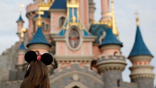 Boda que involucra a una niña de 9 años: Disneyland cancela y llama a la policía