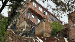 polémica en Villatina por demolición de 23 viviendas que están en riesgo