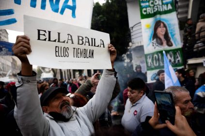 Simpatizantes de Cristina Fernández de Kirchner Salen A las Calles de Buenos Aires para expresarle su apoyo | Internacional | Noticias