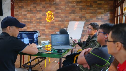 El Salvador cierra con éxito su participación en hackathon global de inteligencia artificial y robótica |