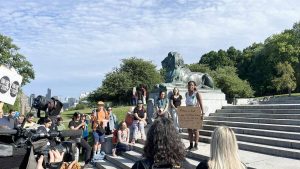 Padres y maestros movilizados contra recortes de educación