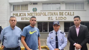 Hombre ofreció disculpas a un agente de tránsito al que había arrollado en un operativo en Cali