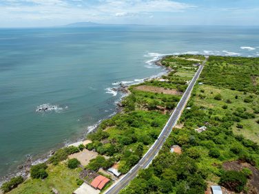 Gobierno entrega nueva vía costera que conecta playas Las Mueludas y El Jagüey, en La Unión |