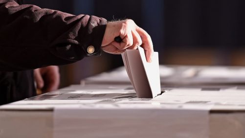 Votación a la derecha: ¿Deberíamos reducir la edad como oferta en inglés?