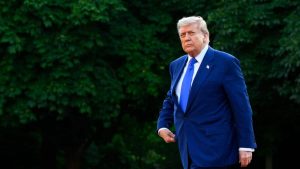 Conflicto con Trump: CBS News le pagará $ 16 millones en dólares, la protesta de los demócratas