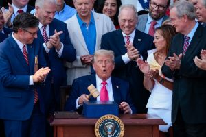 Donald Trump Firma Ley de recortes Fiscales y Presupuestario | Internacional | Noticias
