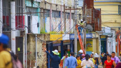 Retiran cables aéreos del Centro Histórico de San Salvador |