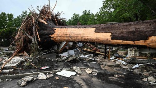 50 muertos, incluidos 15 niños con inundaciones mortales en Texas; Treinta niños buscan