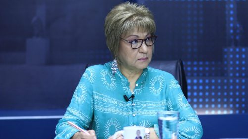 Evelyn Martínez asegura que es una tortura que pandilleros en el CECOT duerman en «tablas de metal» |