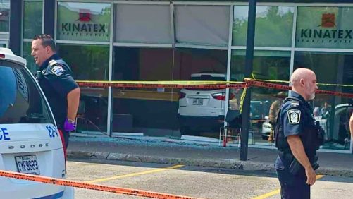 Un conductor ataca un negocio e hirió gravemente a un transeúnte en Saint-Léonard