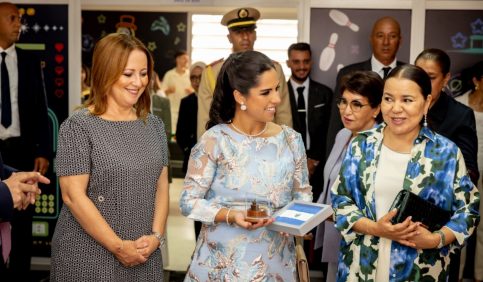 Primera Dama, Gabriela de Bukele, visita fundación referente de la atención de niños con discapacidad auditiva, en Marruecos |