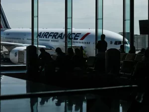 Crisis aérea en Francia tras nueva huelga que genera retrasos y cancelaciones de vuelos en Europa |