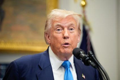 Donald Trump suspenda la excepción de Aranceles A Envíos Comerciales de Bajo Costo A Nivel Global | Internacional | Noticias