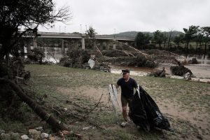 Aumentan A 27 LAS Personas Fallecidas por Las Inundaciones en el Centro-sur de Texas | Internacional | Noticias