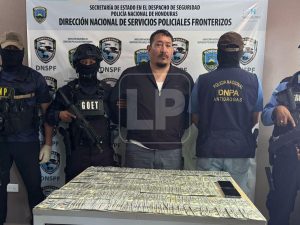 Detienen en Honduras a encargado de beneficios a veteranos por no declarar 60 mil dólares |