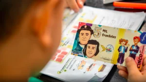 En Soledad, estudiantes crean el ‘Fransol’: una herramienta pedagógica que está revolucionando la educación financiera desde la infancia