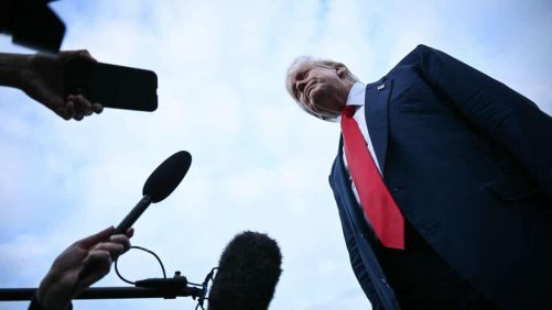 Trump afirma haber sido "nunca" informado de la presencia de su nombre en el archivo de Epstein