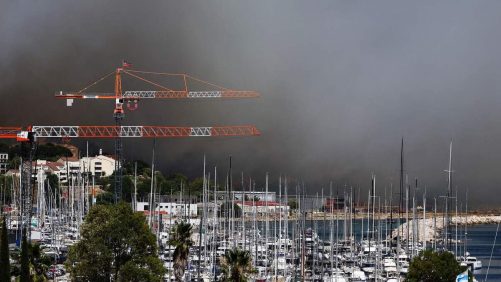 En imágenes | Un incendio forestal llega a la ciudad de Marsella, en Francia