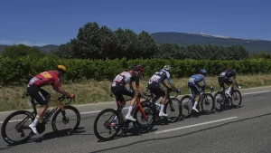 Enric Mas se queda a las puertas de la victoria en la etapa 16 del Tour de Francia y Pogacar cubre los ataques de Vingegaard