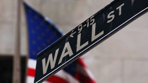 Wall Street termina, prudente antes de una cascada de datos