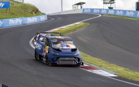 ¡Ford lanza su tránsito sobrevivido al asalto de Nürburgring!