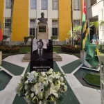 un minuto de silencio, izada de banderas a media asta y un importante llamado de paz