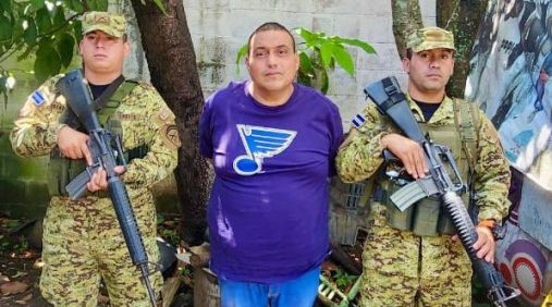 Capturan a pandillero en Santa Ana que intentó ocultar tatuajes que lo vinculan a grupos delictivos |