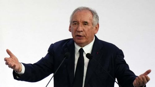 Francia: François Bayrou insta a reducir la deuda; Votando confianza el 8 de septiembre