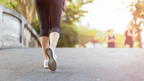 Una caminata rápida de 15 minutos al día para vivir más