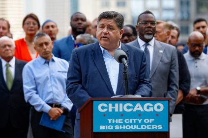 Gobernador de Illinois, JB Pritzker, Alerta Sobre una "Invasión" de Chicago por Militares | Internacional | Noticias