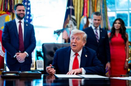 Donald Trump Amenaza Con imponente Aranceles y Roundar Chips A Países Que No Quiten Tasas Digitales | Internacional | Noticias