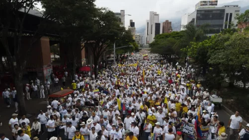'paisas' acudieron de forma masiva a calles del centro para brindarle respaldo al exmandatario