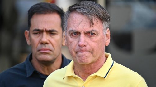 Brasil: Un juez ordena el monitoreo permanente de Bolsonaro por el "riesgo de vuelo"