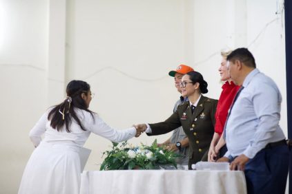 Ministra de Educación participa en graduación de 350 alumnas que recibieron Diplomado en Bitcoin |