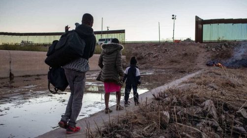 Un juez de Nueva York ordena condiciones dignas de detención para los migrantes