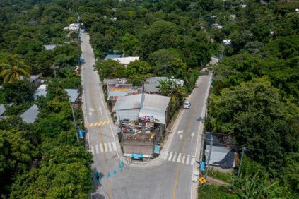 DOM entrega moderna vía de concreto hidráulico en cantón Chancala, Mejicanos |