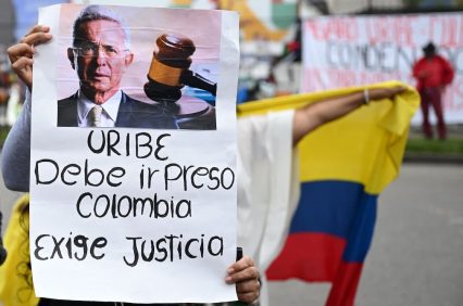 Condena a álvaro uribe Agranda la Polarización Política en Colombia y la Extiende a la Justicia | Internacional | Noticias