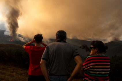 Más de Mil Personas Son Desalojadas por varios incendios en España | Internacional | Noticias