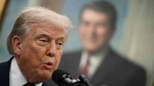 Trump anuncia el 100% de los impuestos aduaneros sobre pulsas y semiconductores