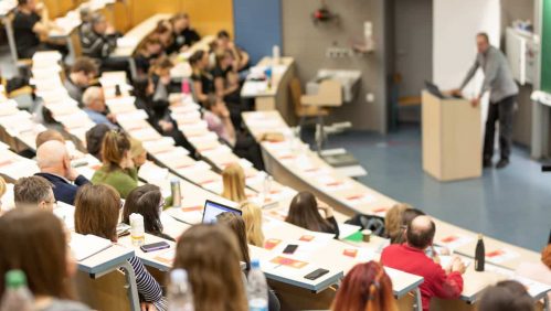 Los niños sobreprotectados se convierten en estudiantes ansiosos; Aquí le mostramos cómo evitar este fenómeno