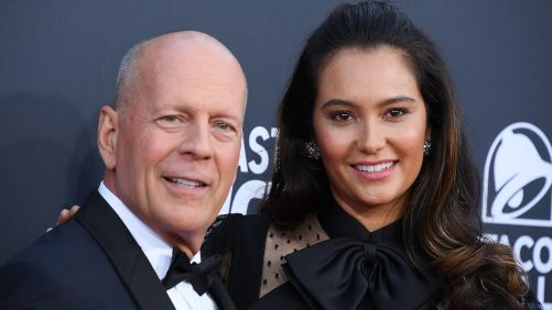 "Permitir que las niñas tomen un poco sus distancias les ayuda a prepararse para su muerte": la esposa de Bruce Willis defiende su decisión de haber colocado a su esposo en una casa separada.
