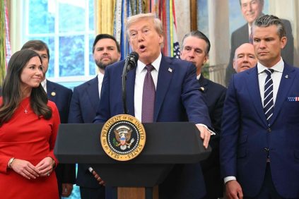 Donald Trump Anuncia El Traslado de la Sede del Comando Espacial de Colorado A Alabama | Internacional | Noticias