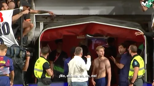 En el fondo de Vallecas no se regalan camisetas, fuera