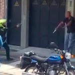En video | Intento de atraco en Medellín terminó en balacera, persecución e intento de linchamiento: dos señalados fleteros fueron capturados