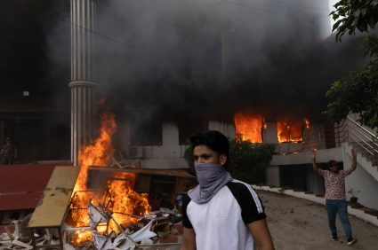 Protestas en Nepal: Jóvenes Incendian La Casa del Primer Ministro y Precipitan Su Renuncia | Internacional | Noticias