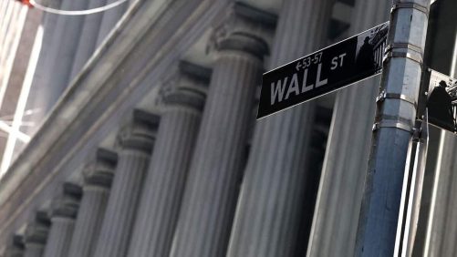 Wall Street termina sin una dirección clara, digiere la caída en las tarifas de la Fed