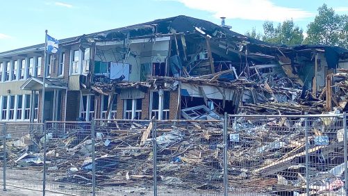 Escuela destruida por un incendio en Prévost: los estudiantes divididos en 4 establecimientos diferentes a partir del jueves