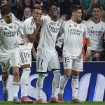 Vinícius guía al Real Madrid en la victoria sobre un Villarreal con diez y Mbappé se lesiona