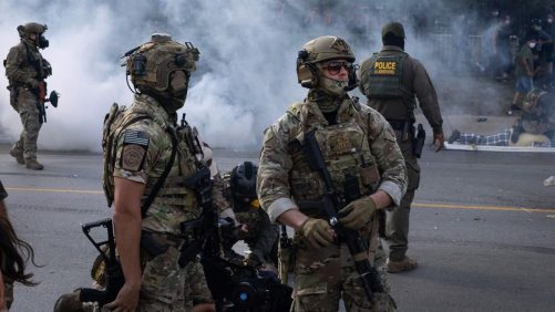 “Furiosa” por lo que ve en Chicago: un juez pide cuentas a la administración Trump